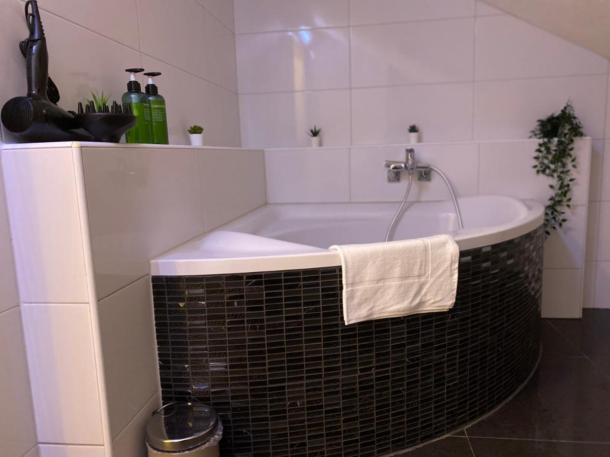 Deluxe Business Suite Mit Netflix Premium & Parkplatz, Zentral Zu Audi & Schwarz Gruppe With 2 Bedrooms Bad Friedrichshall Exteriör bild